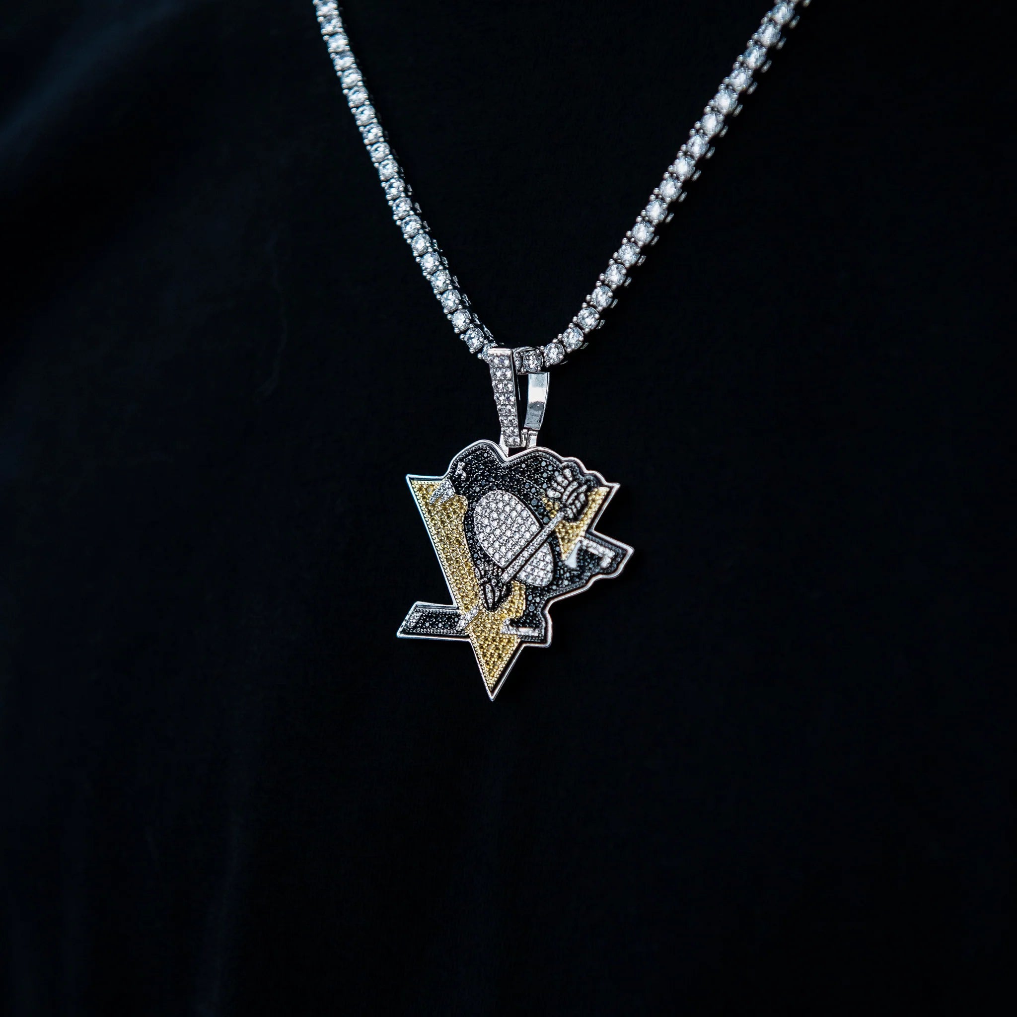 Pittsburgh Penguins Official NHL Logo Pendant in White Gold
