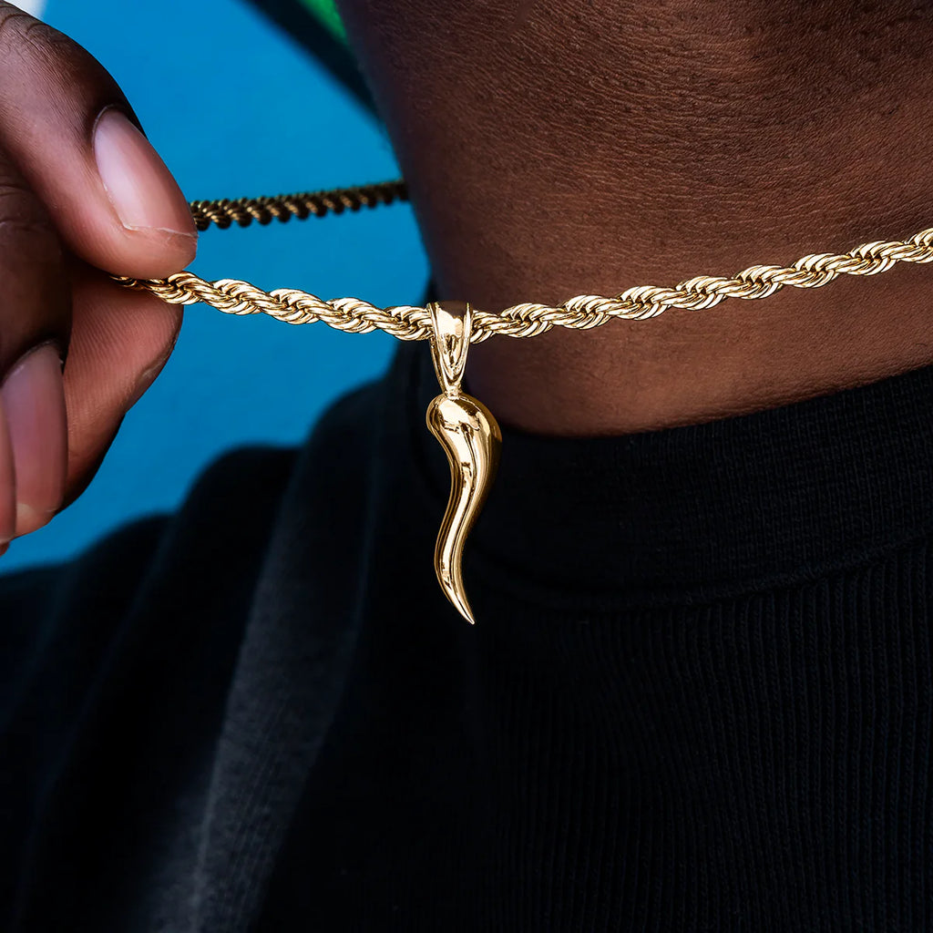 Italian Horn Pendant in Yellow Gold